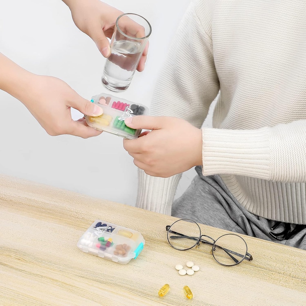 4ps-travel-pill-organizer-with-164-slice-2.jpg