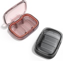 2 Pack 3 Compartment Small Pill Box, Moisture Proof Pill Case, Travel Pill Organizer für Pocket Purse, Täglich tragbare Medizin Vitamin Box, Fish Oil Box, Supplement Box (Black+Orange)