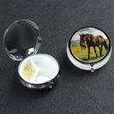 Pill Case Pill Box con Specchio Piccolo Pill Organizer 3 Compartment Grazing Wild Horses Roud Pillbox da viaggio per Purse o Pocket Portable Pill Container Cute Medicine Organizer