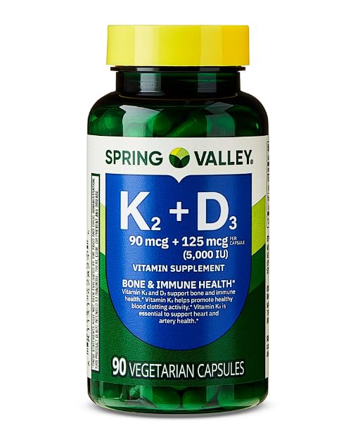 Vitamine K2 + D3 • 5000 UI D3 + Vitamine K2 • Soutien osseux, cardiaque et immunitaire • 90 capsules végétariennes • Non-OGM par Spring Valley + Sticker de supplément quotidien