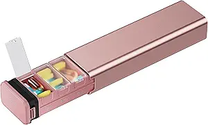 Organisateur hebdomadaire de pilules métalliques de 7 jours pour les voyages, boîte quotidienne de pilules en aluminium Kursoaya Premium, étui à pilules portable mignon, support de pilules de grande capacité pour suppléments, pilules, vitamines, médecine