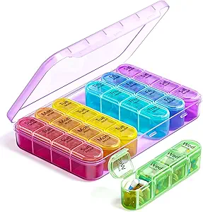 Odaro Weekly Pill Organizer 4 fois par jour, boîte à pilules quotidienne 7 jours, grand cas de pilule de voyage avec 28 compartiments pour tenir la médecine, la vitamine et le supplément - cas violet