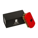 Magnetisierte High-End Beard Brush Set – Das „Traveler“ Set umfasst einen abnehmbaren Spiegel und Borborstenbürste. Der „ULTIMATE BRUSH“ ist in drei Sätzen und mehreren Farben erhältlich.
