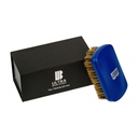 Magnetisierte High-End Beard Brush Set – Das “Traveler” Set beinhaltet einen abnehmbaren Spiegel und Boar Bristle Brush. Die „Ultimate Brush“ ist in drei Sets und mehreren Farben erhältlich.